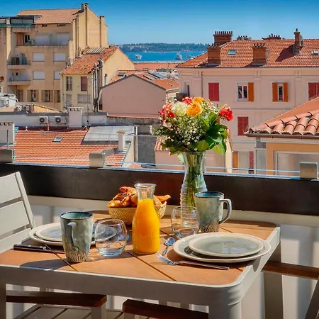 Apartment Downtown 2br With Ac & Terrace W Sea View - Benakey *