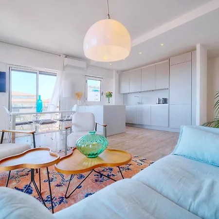 Downtown 2br With Ac & Terrace W Sea View - Benakey Apartment *