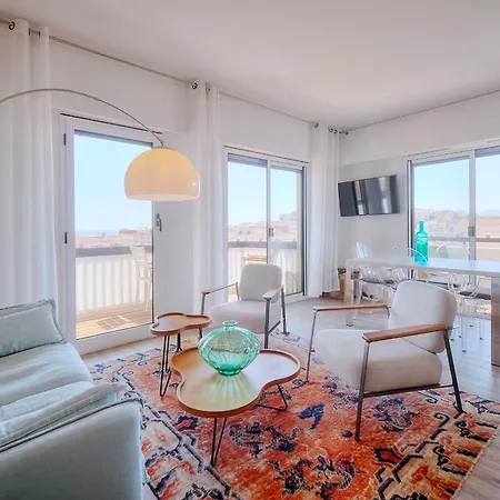 Apartment Downtown 2br With Ac & Terrace W Sea View - Benakey